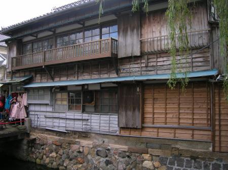 kawa no  chikaku ie